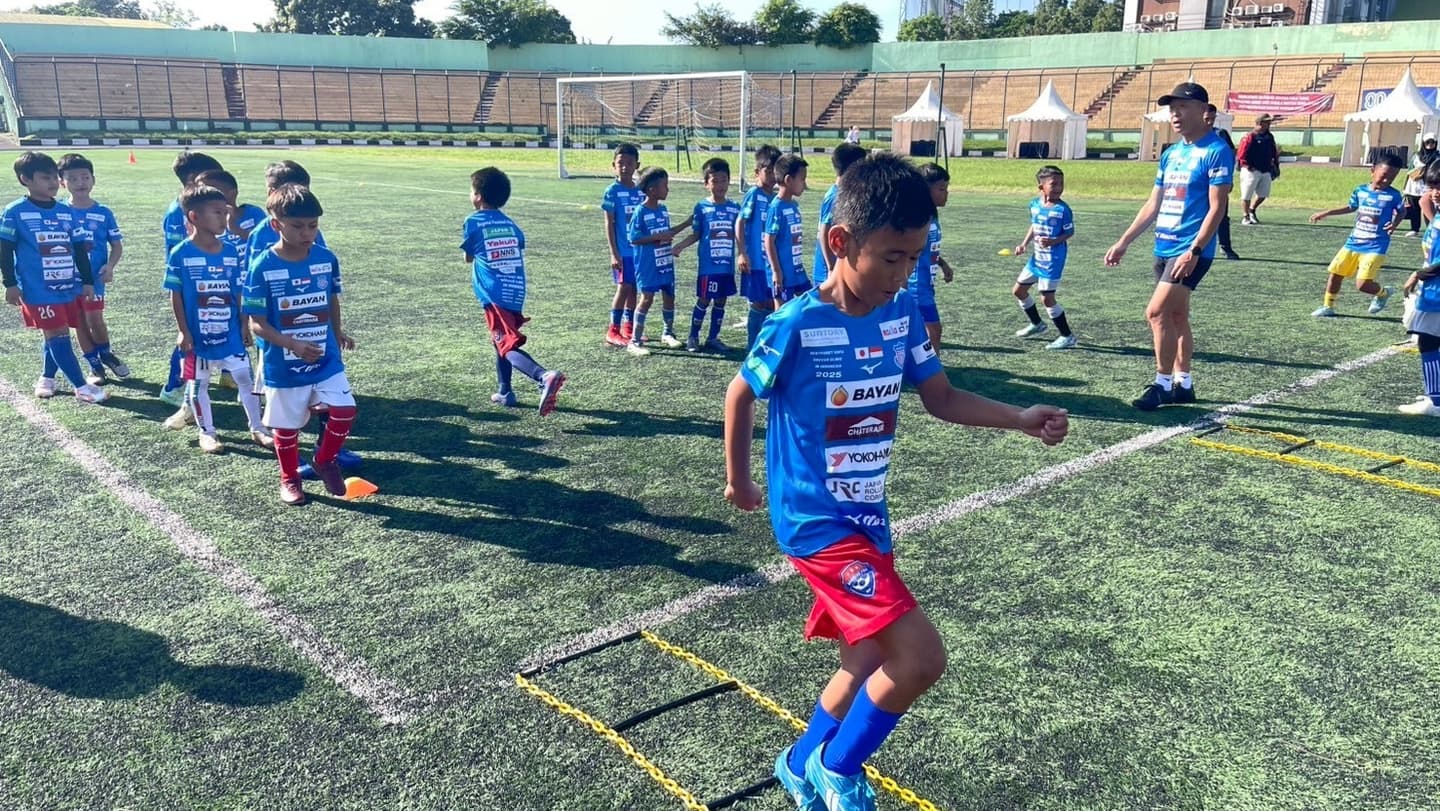 インドネシアで実施したサッカークリニックの様子