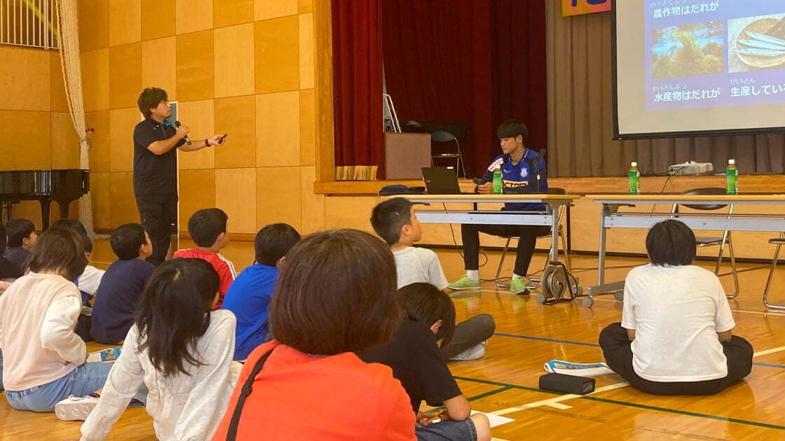 「食育・体育・徳育・知育」の講義を受ける子どもたち
